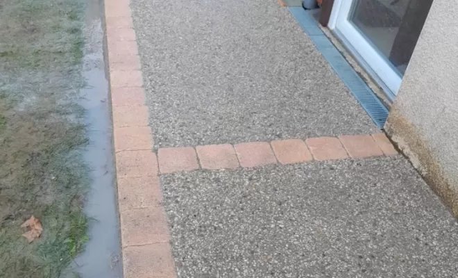 trottoirs en bêton désactivé gravillonné